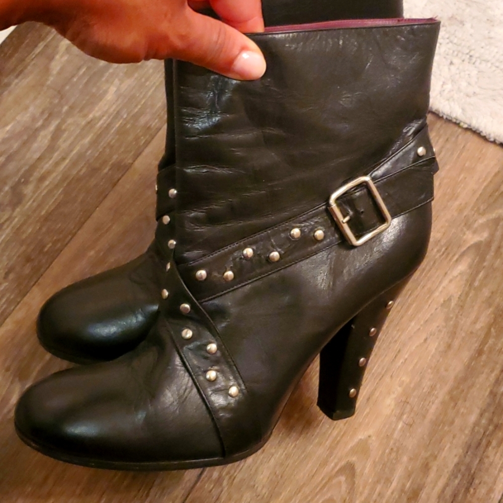 Marc Jacob booties (send and offer )